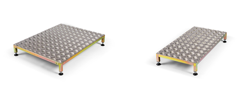 Demi-marchepied réglable en métal à damiers