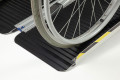 Flat hinge on wheelchair ramp