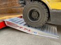 Aluminium container ramps rest on container 