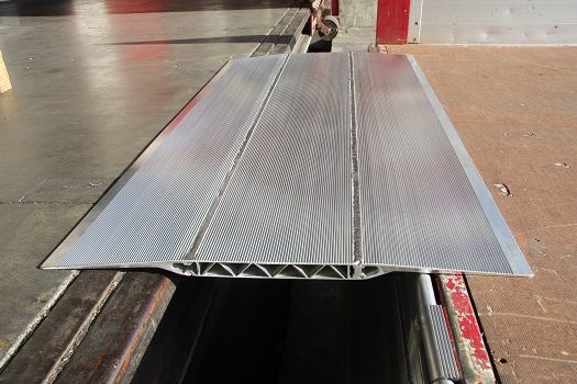 Aluminium heavy duty loading bridge 