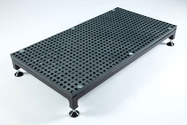 Adjustable black half step