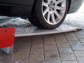 Car loading ramp grip surface with wheel