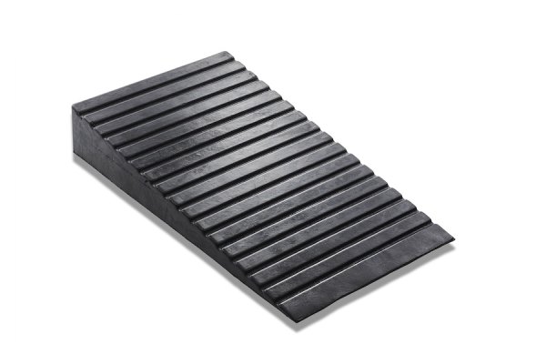 Rubber ramp with anti-slip surface 