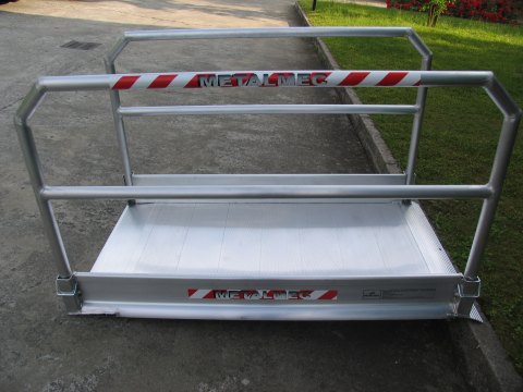 Vehicle ramp with handrails 