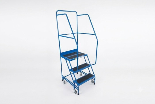 Mobile ladder with two steps and a platform. Black PVC tread surface. Dual handrails. Toe plate. 4 wheels. 