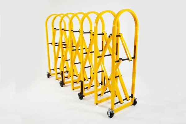 Heavy duty concertina barrier on wheels 