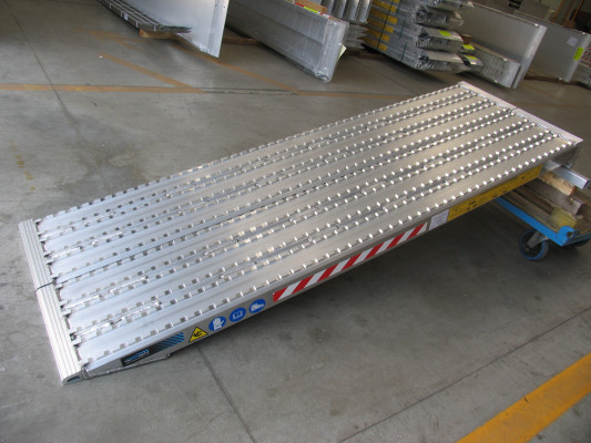 Side profile aluminium ramps 