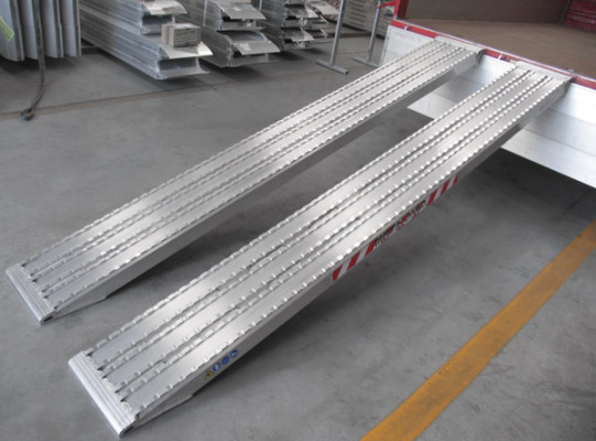 Pair of milled surface aluminium ramps 