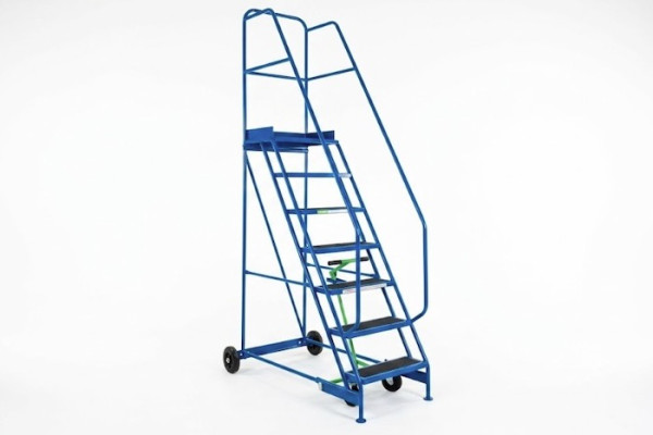 Compact mobile warehouse ladder 