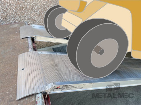 Pair of aluminium loading ramps 