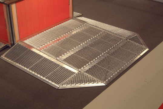 Miniramp for door thresholds