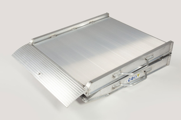 Folding aluminium van ramp with carry handles 1000kg capacity