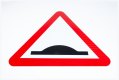 Speed bump warning sign for speed ramps 