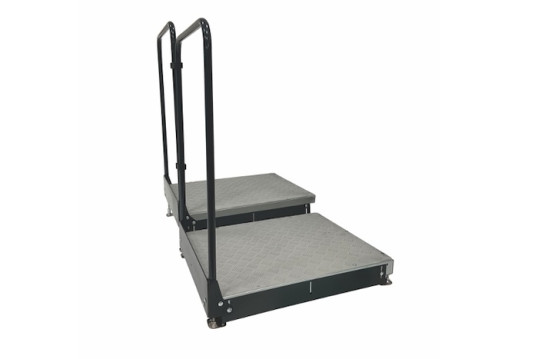 Double half step with handrails 