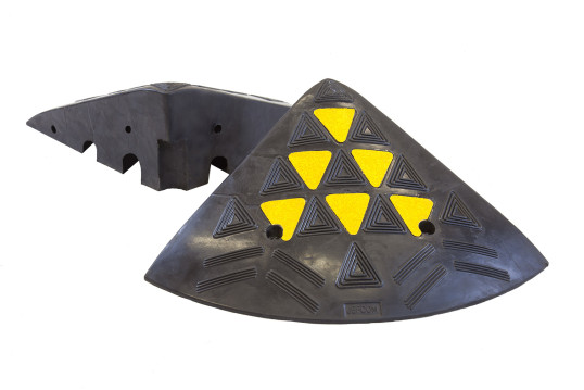 Pair of rubber kerb ramp end caps