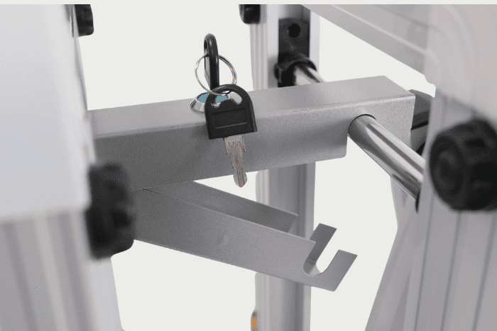 Interlocking safety barrier 