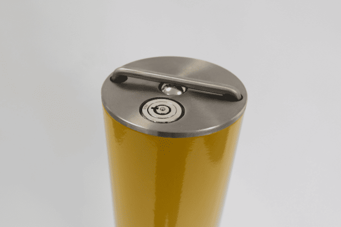 Retractable manual rising bollard with handle