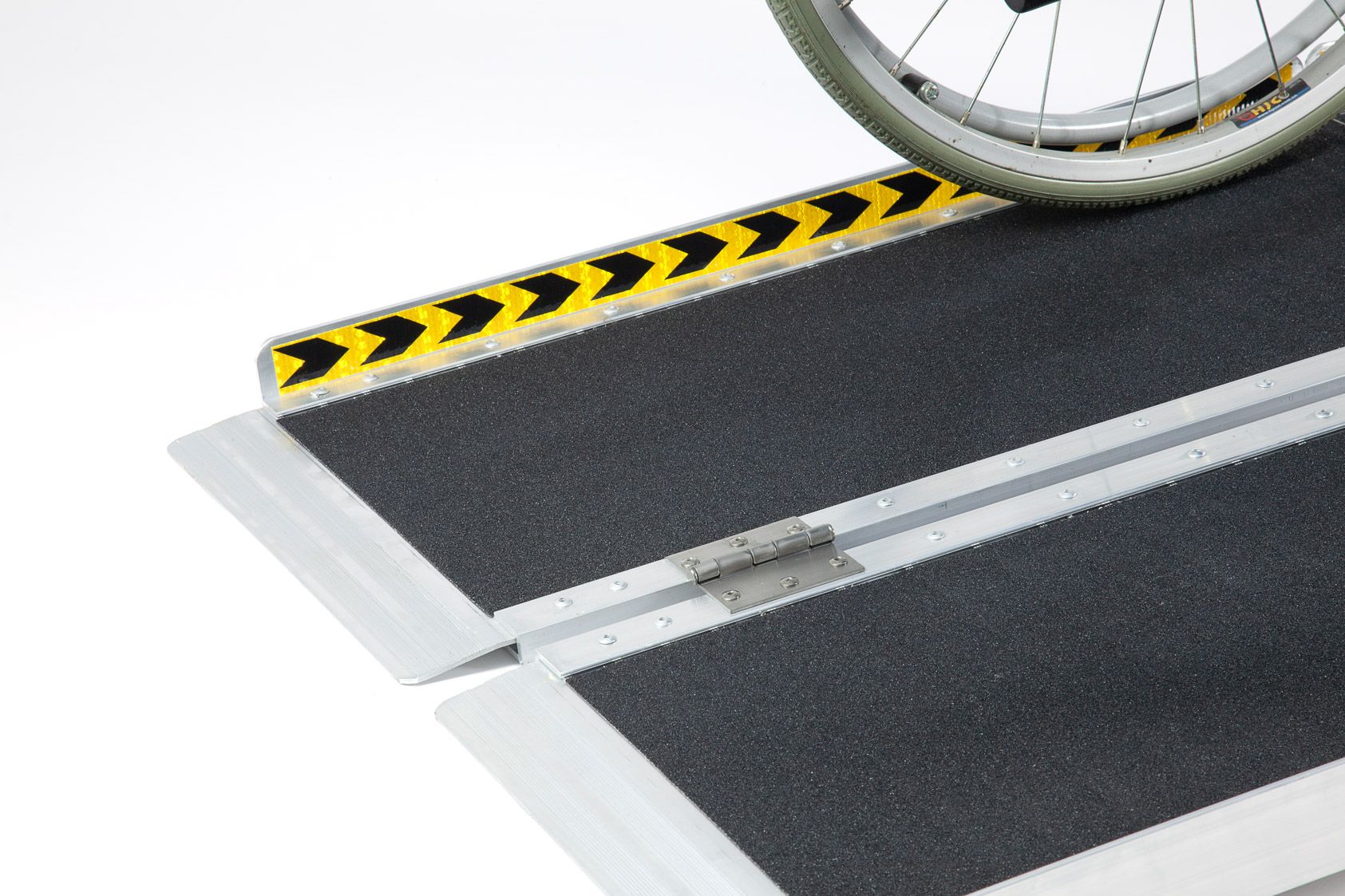 Wheelchair ramp with safety edges 