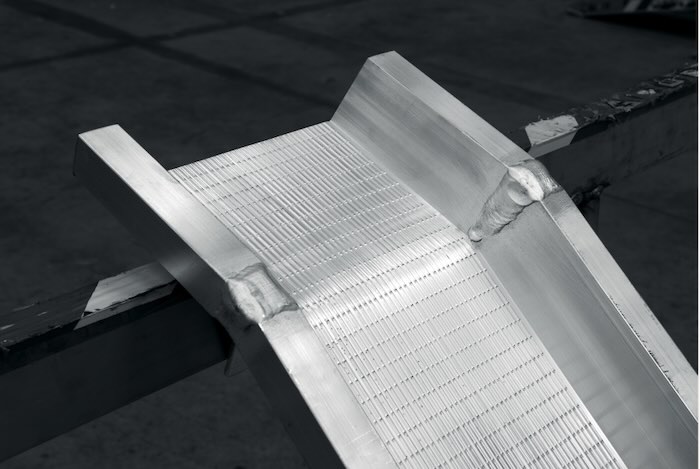 Anti-slip surface on the van ramps 