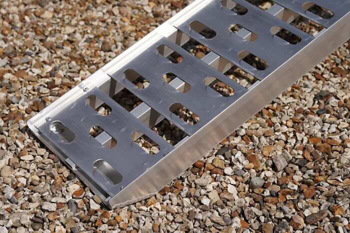 Foot of the aluminium loading ramp 