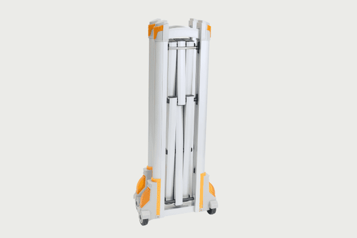 Mobile extendable safety barrier on wheels Mobile extendable safety barrier on wheels