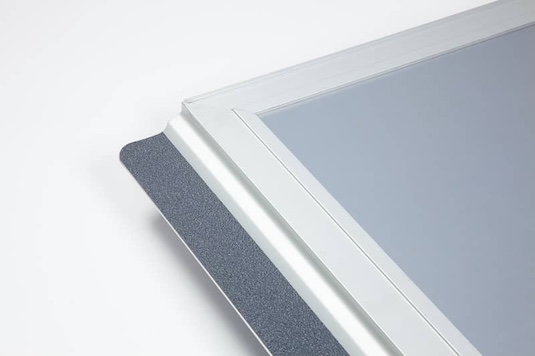Grip surface rest on connection of the wheelchair ramp for optimum grip to the step
