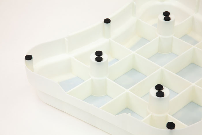 Bathroom step with grip feet 