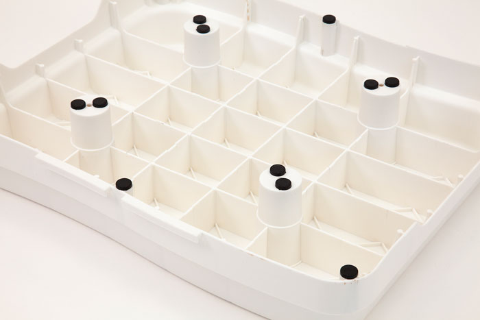 Bathroom step with grip feet 