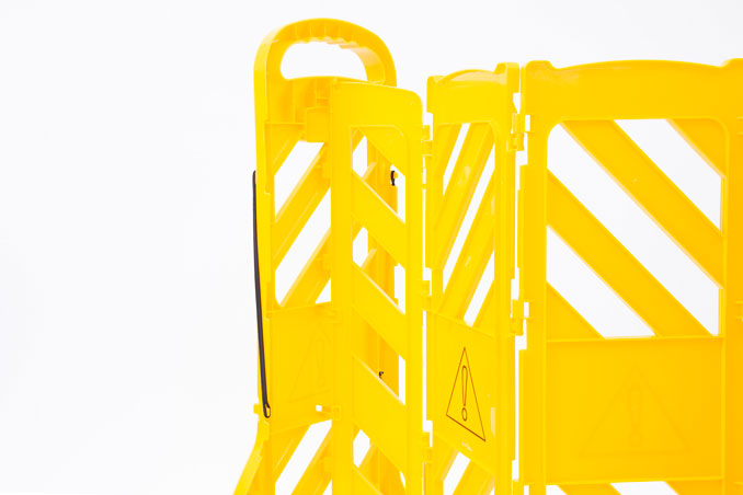 Large extendable plastic barrier