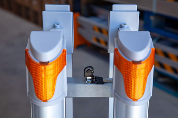 Interlocking pedestrian barrier 