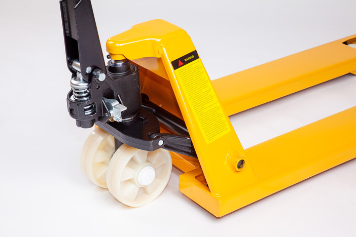 Manual pallet truck with nylon wheels 