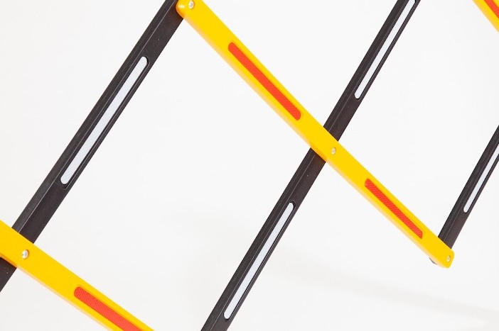 Plastic Expandable Safety Barrier with reflectors 