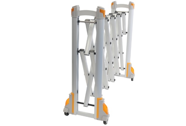 Aluminium safety barrier with reflectors 