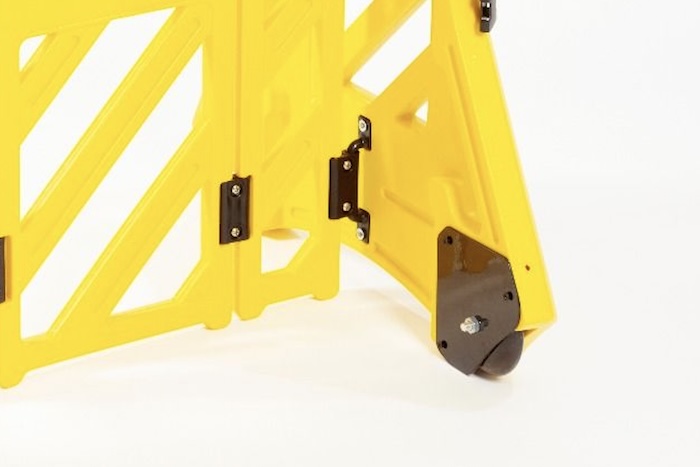 Expandable barrier on wheels Expandable barrier on wheels