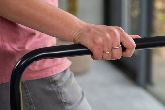 Half step with handrail