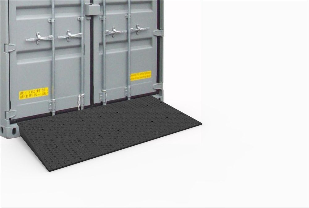 Rubber container ramp infront of container