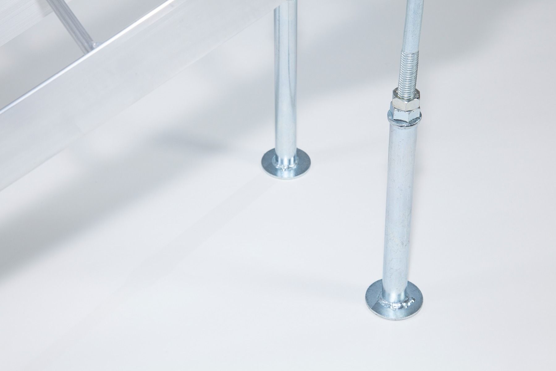 Ramp with support legs 