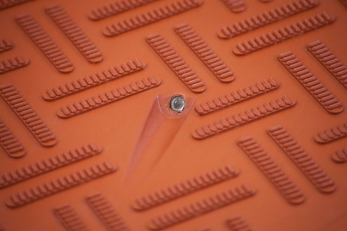 Anti-slip speed cushion surface