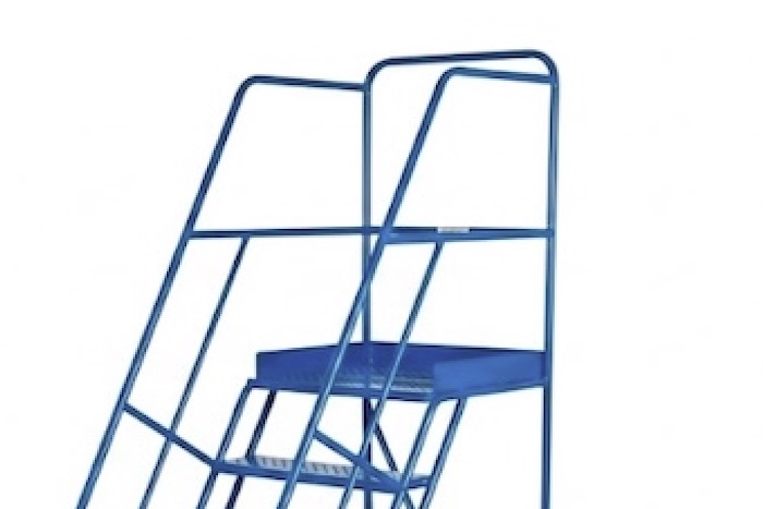 Mobile access platform with chains