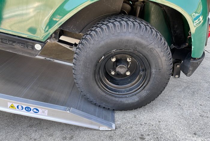 Aluminium loading ramps with angled foot