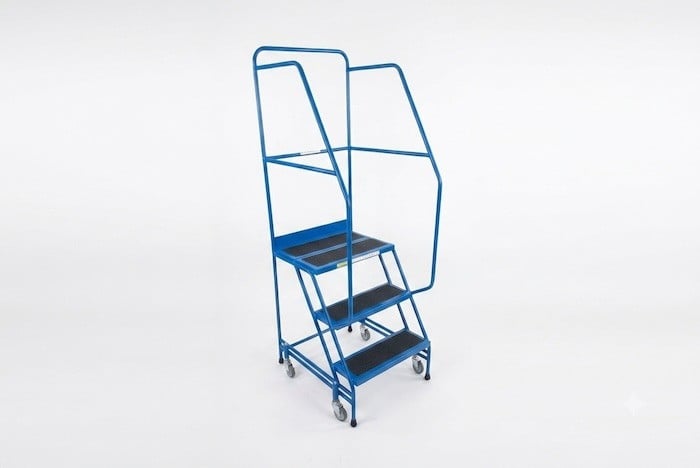 Mobile safety steps with 3 treads, including the platform 