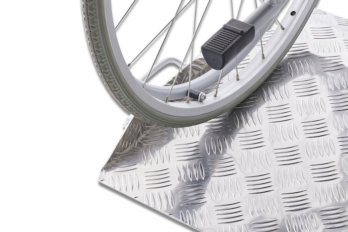 Anti-slip wheelchair ramp 