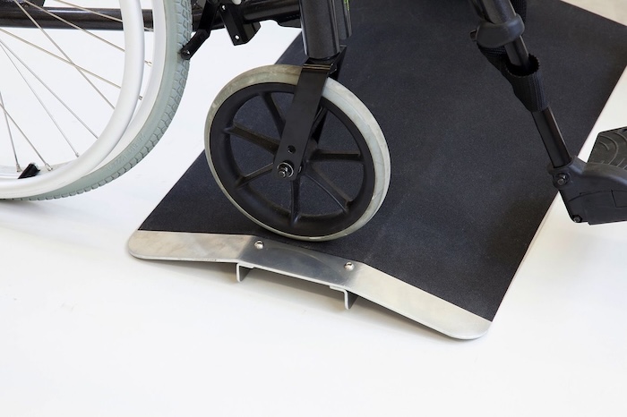 Bridge threshold ramp