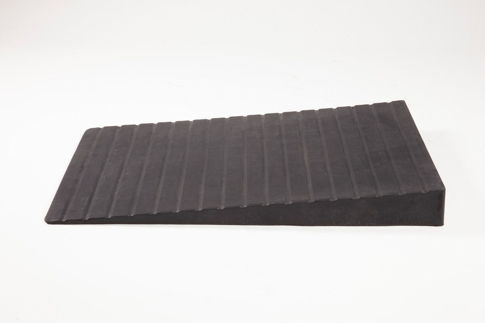 Rubber ramp for kerbs 