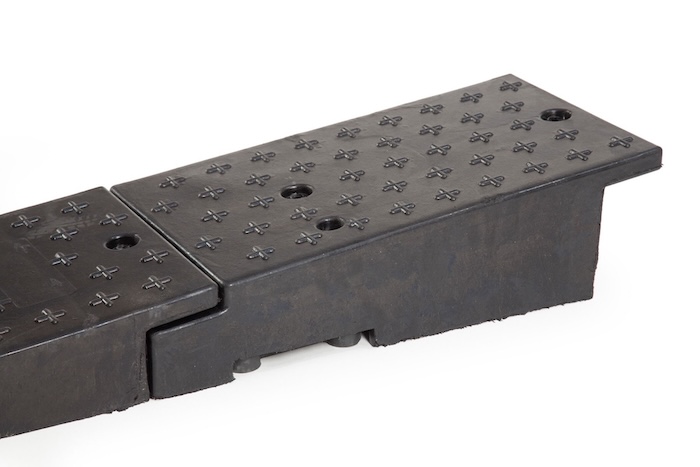 Rubber container ramp