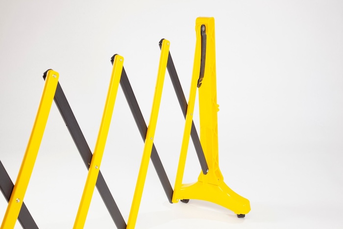 Expandable barrier marking off staircase