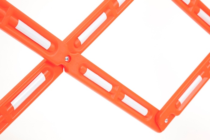 Expandable red barrier with reflectors