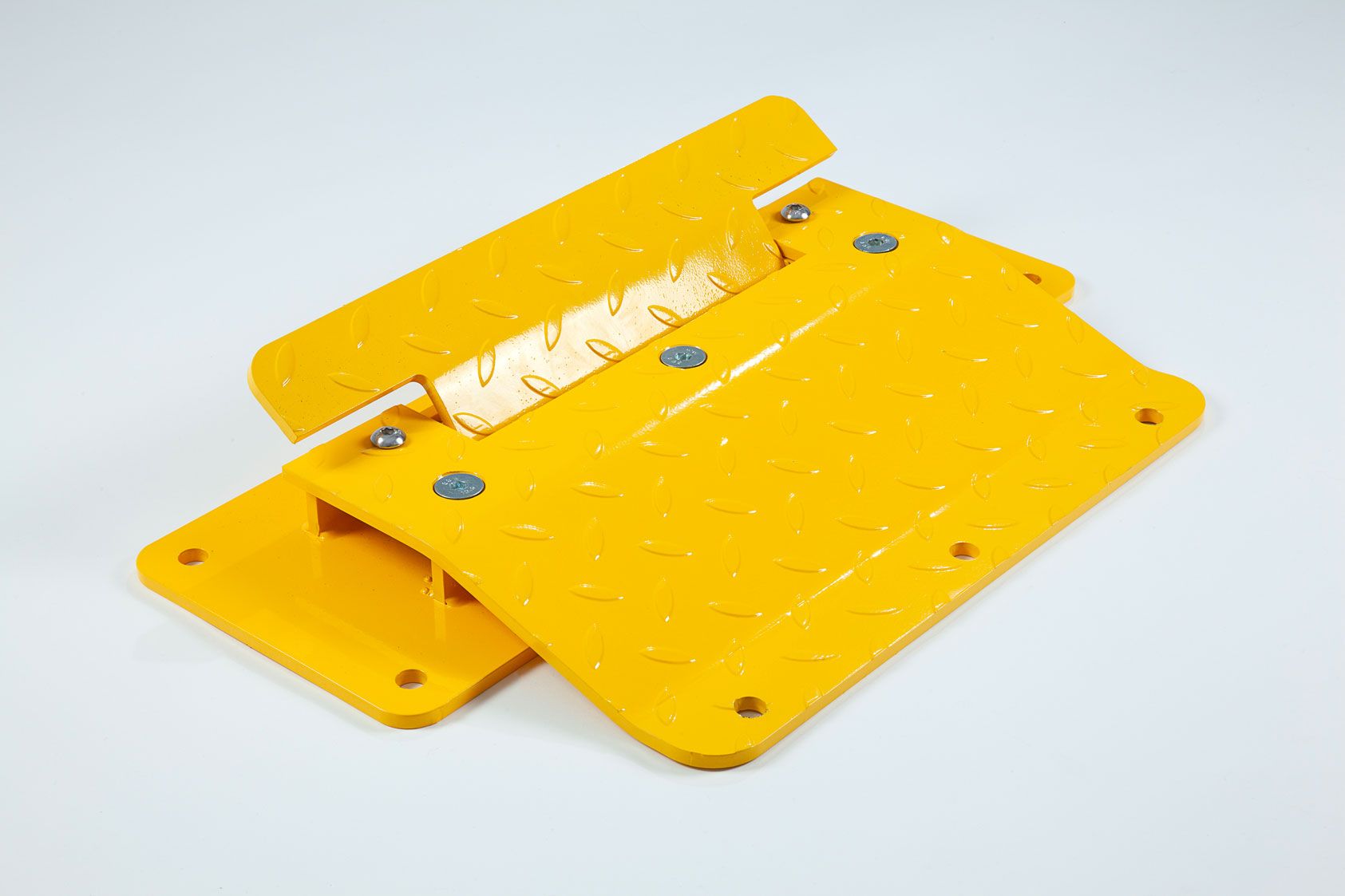 Yellow heavy duty flow plate with anti-slip surface