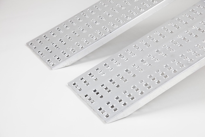 Aluminium loading ramps with angled foot Aluminium loading ramps with angled foot