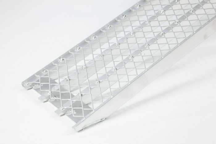 Angled foot on aluminium loading ramp Angled foot on aluminium loading ramp